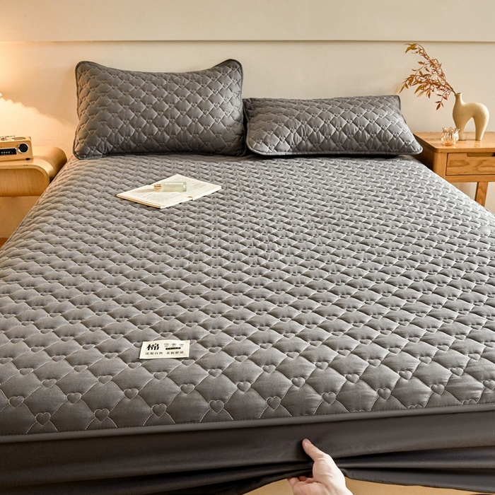 91家纺网 家纺一手货源 找家纺 卡诗兰 2026新款夹棉全棉床笠 爱心-石墨灰