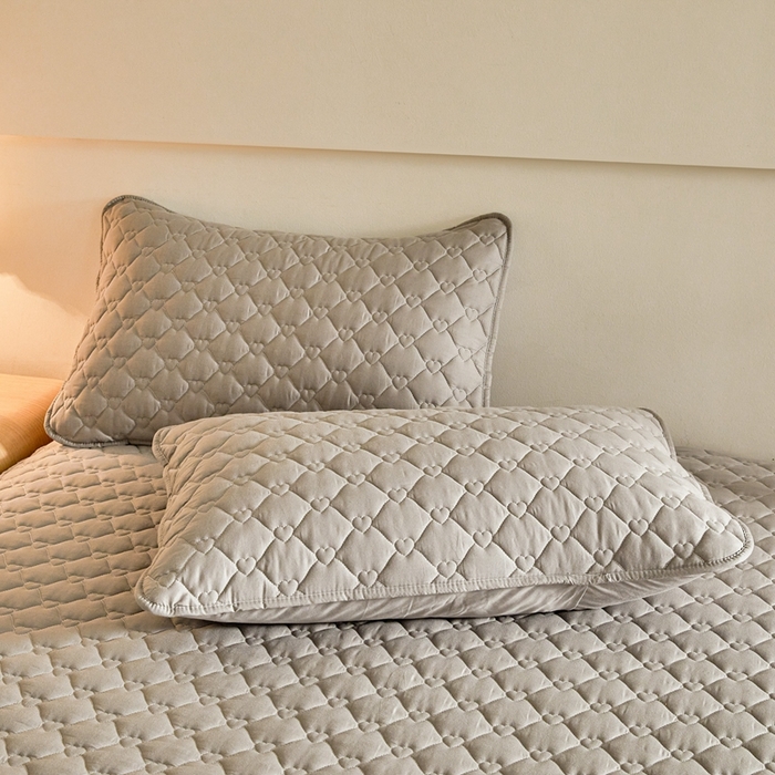 91家纺网 家纺一手货源 找家纺 卡诗兰 2026新款夹棉全棉床笠 爱心-烟雾灰