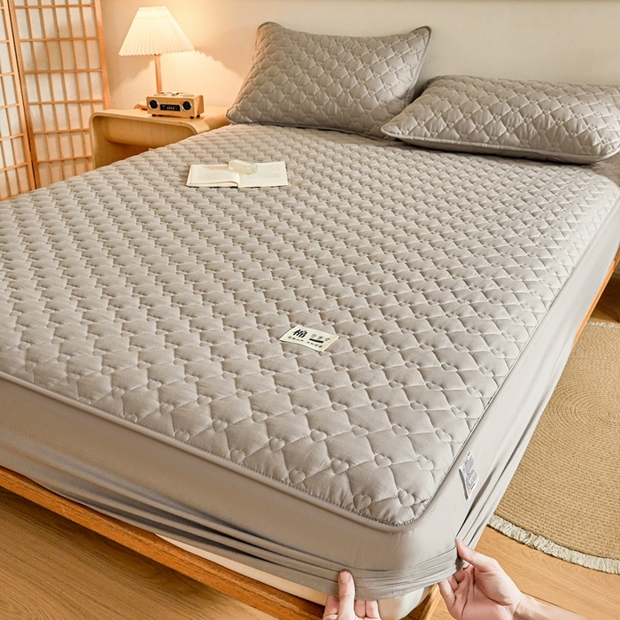 91家纺网 家纺一手货源 找家纺 卡诗兰 2026新款夹棉全棉床笠 爱心-烟雾灰