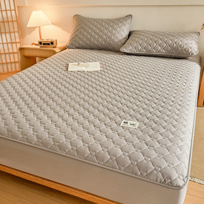 91家纺网 家纺一手货源 找家纺 卡诗兰 2026新款夹棉全棉床笠 爱心-烟雾灰