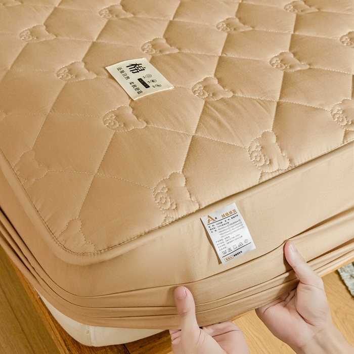 91家纺网 家纺一手货源 找家纺 卡诗兰 2026新款夹棉全棉床笠 小熊-暖栗卡