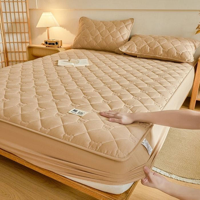 91家纺网 家纺一手货源 找家纺 卡诗兰 2026新款夹棉全棉床笠 小熊-暖栗卡