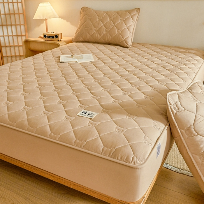 91家纺网 家纺一手货源 找家纺 卡诗兰 2026新款夹棉全棉床笠 小熊-暖栗卡