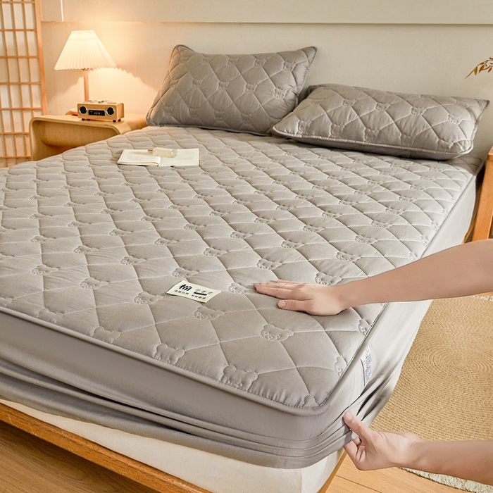 91家纺网 家纺一手货源 找家纺 卡诗兰 2026新款夹棉全棉床笠 小熊-烟雾灰