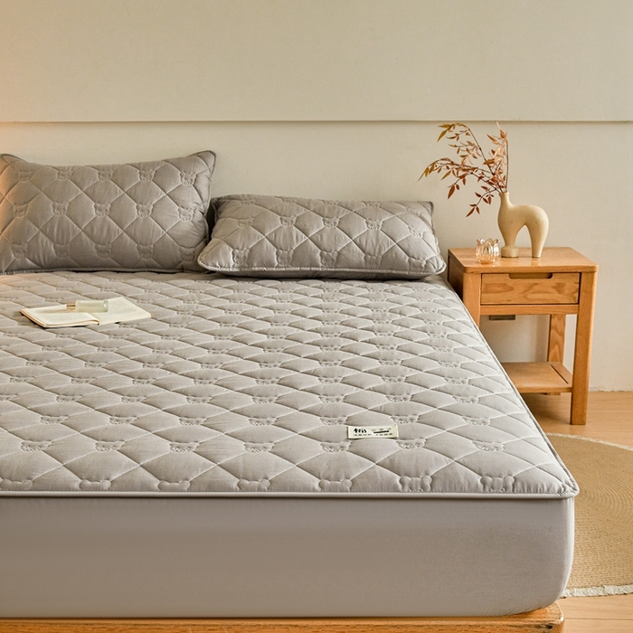 91家纺网 家纺一手货源 找家纺 卡诗兰 2026新款夹棉全棉床笠 小熊-烟雾灰