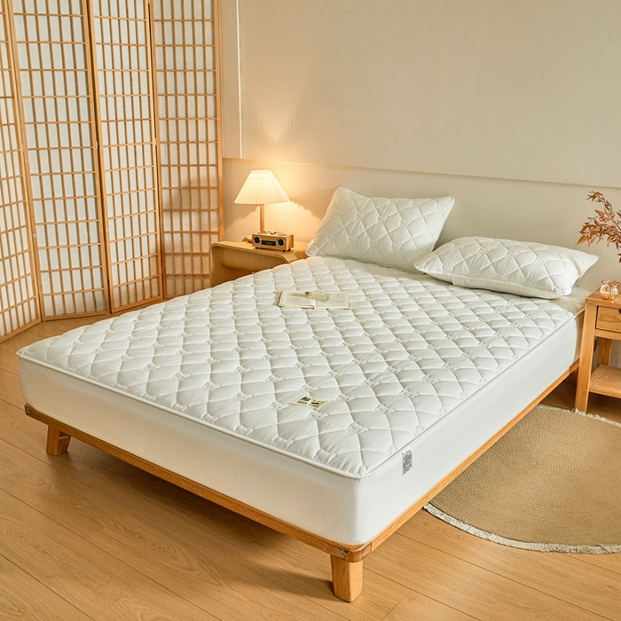 91家纺网 家纺一手货源 找家纺 卡诗兰 2026新款夹棉全棉床笠 小熊-珍珠白