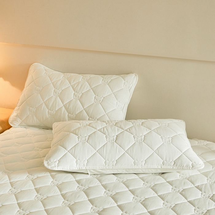 91家纺网 家纺一手货源 找家纺 卡诗兰 2026新款夹棉全棉床笠 小熊-珍珠白