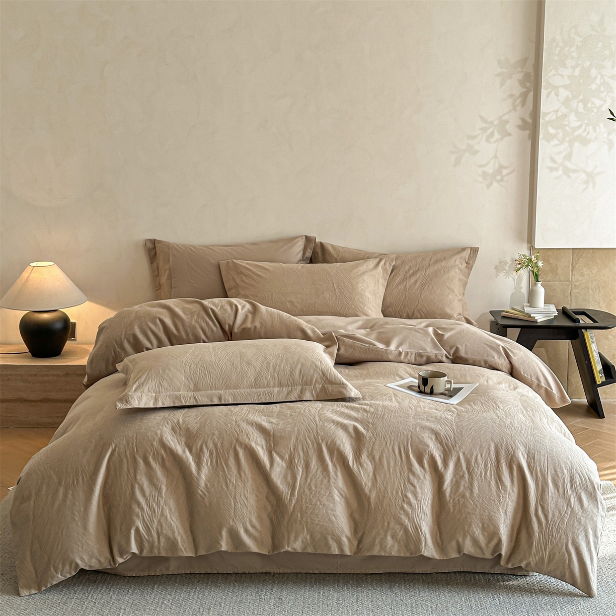 91家纺网 家纺一手货源 找家纺 笙意家纺 2025新款全棉纯棉60水洗亮面浮雕立体提花四件套 暗影羽织-金属灰