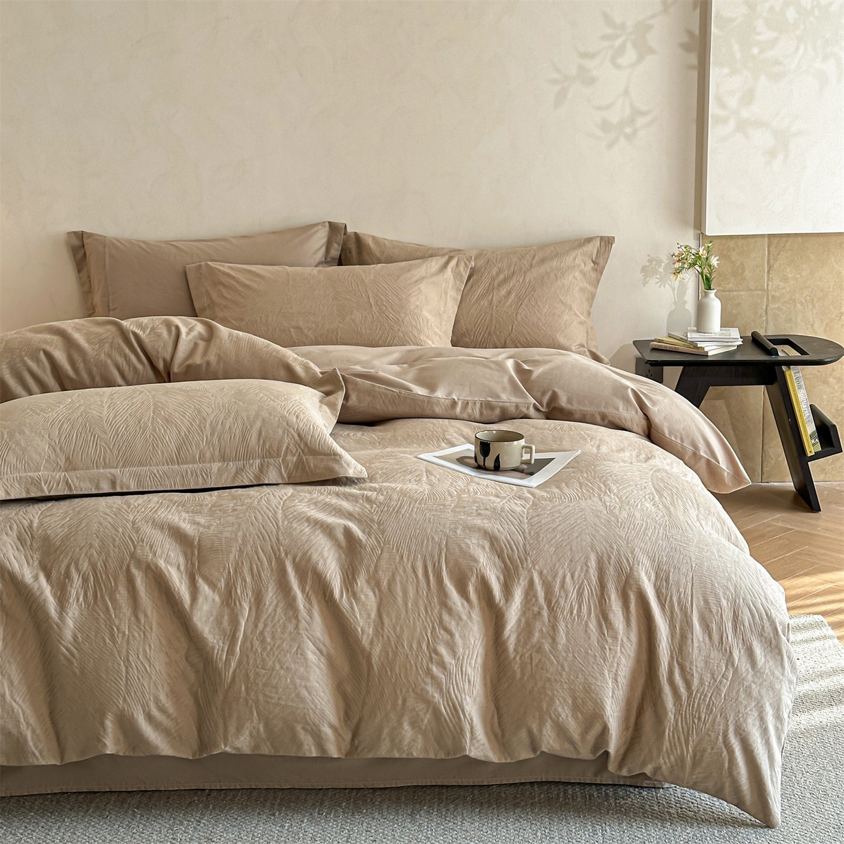 91家纺网 家纺一手货源 找家纺 笙意家纺 2025新款全棉纯棉60水洗亮面浮雕立体提花四件套 暗影羽织-金属灰