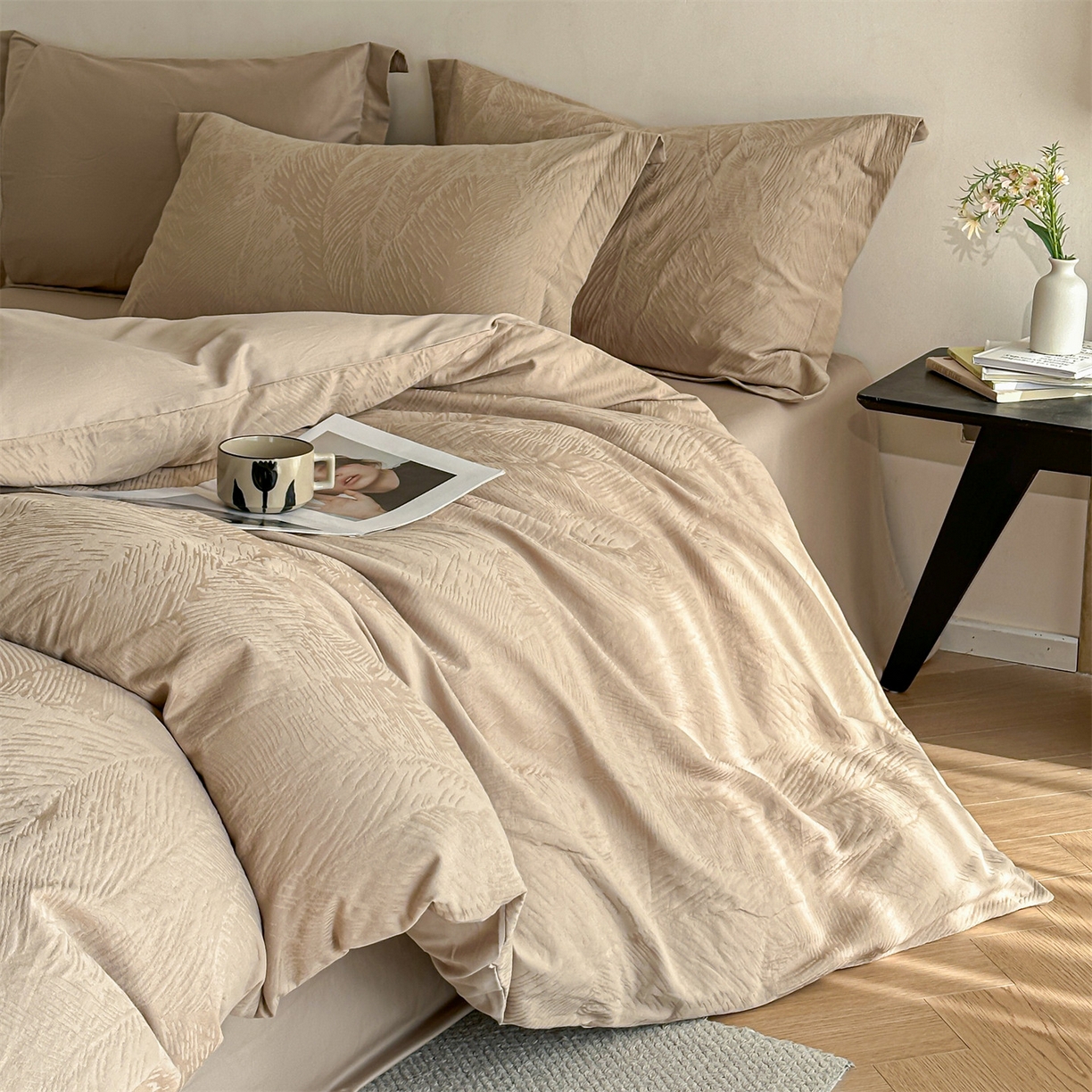 91家纺网 家纺一手货源 找家纺 笙意家纺 2025新款全棉纯棉60水洗亮面浮雕立体提花四件套 暗影羽织-金属灰