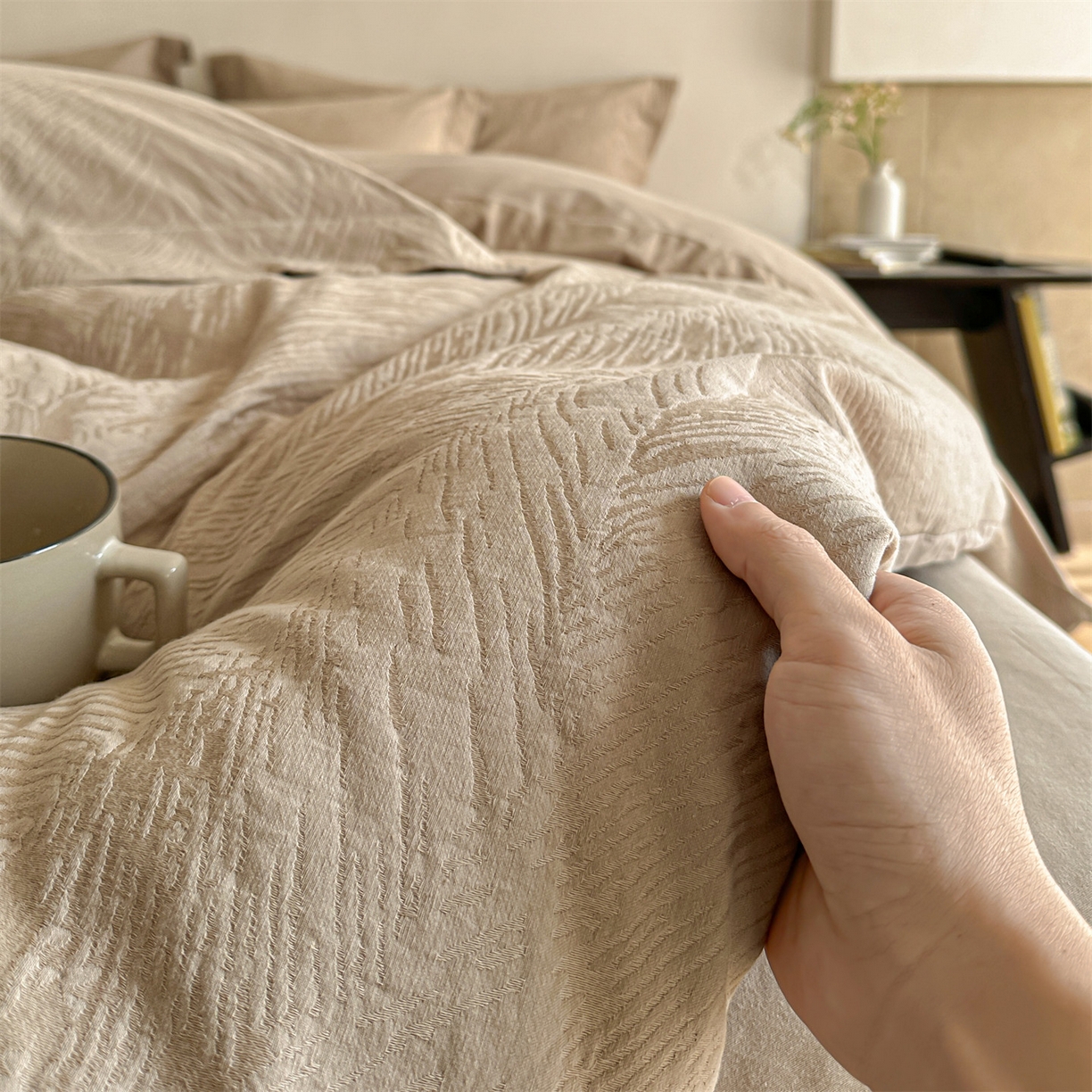 91家纺网 家纺一手货源 找家纺 笙意家纺 2025新款全棉纯棉60水洗亮面浮雕立体提花四件套 暗影羽织-金属灰