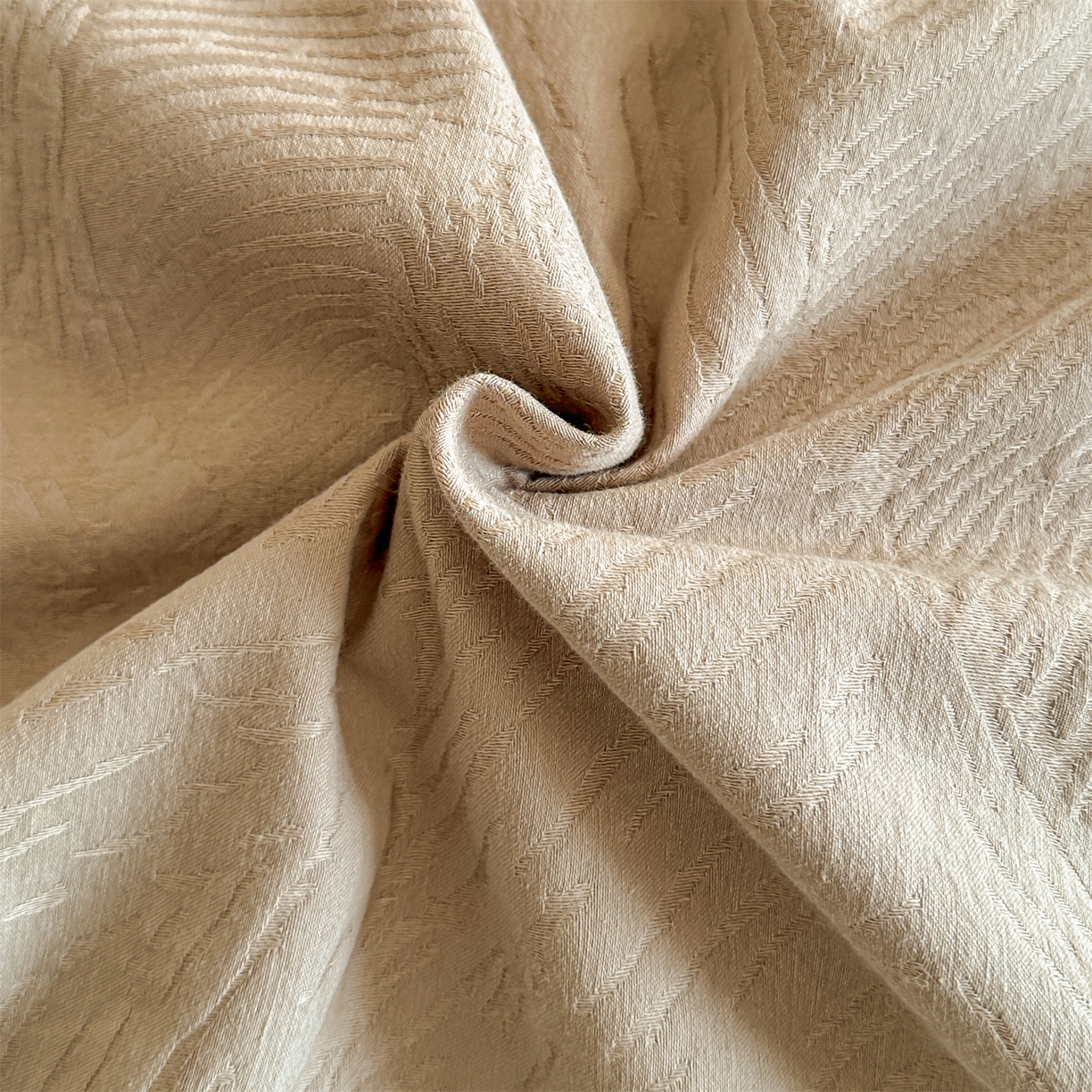 91家纺网 家纺一手货源 找家纺 笙意家纺 2025新款全棉纯棉60水洗亮面浮雕立体提花四件套 暗影羽织-金属灰