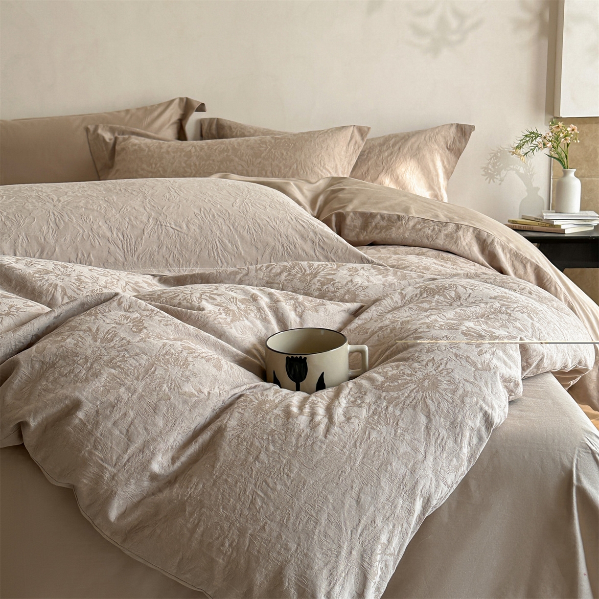 91家纺网 家纺一手货源 找家纺 笙意家纺 2025新款全棉纯棉60水洗亮面浮雕立体提花四件套 梵花绘-金属灰