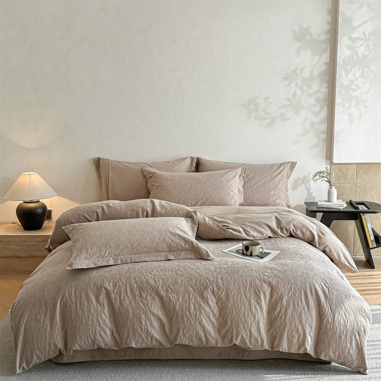 91家纺网 家纺一手货源 找家纺 笙意家纺 2025新款全棉纯棉60水洗亮面浮雕立体提花四件套 梵花绘-金属灰