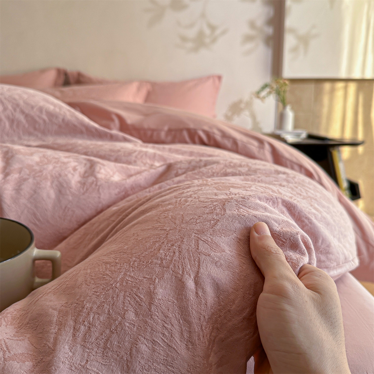 91家纺网 家纺一手货源 找家纺 笙意家纺 2025新款全棉纯棉60水洗亮面浮雕立体提花四件套 梵花绘-浓粉