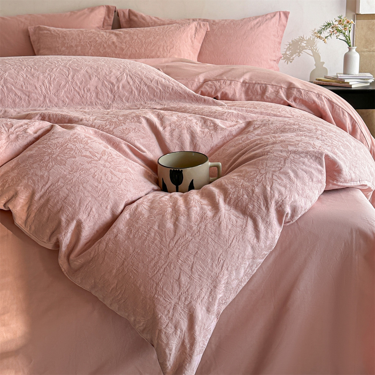 91家纺网 家纺一手货源 找家纺 笙意家纺 2025新款全棉纯棉60水洗亮面浮雕立体提花四件套 梵花绘-浓粉