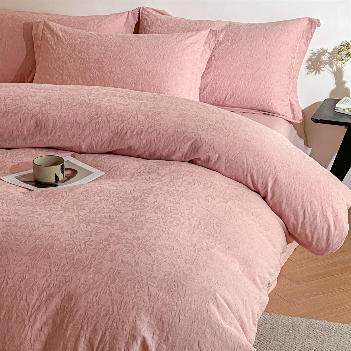 91家纺网 家纺一手货源 找家纺 笙意家纺 2025新款全棉纯棉60水洗亮面浮雕立体提花四件套 梵花绘-浓粉