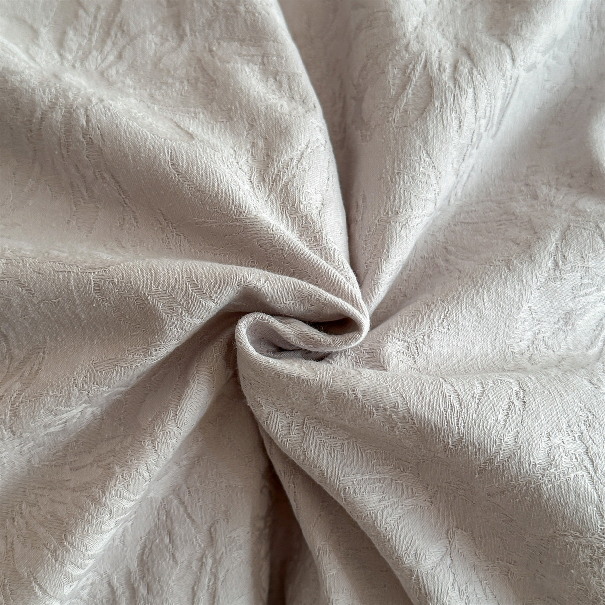 91家纺网 家纺一手货源 找家纺 笙意家纺 2025新款全棉纯棉60水洗亮面浮雕立体提花四件套 梵花绘-银灰