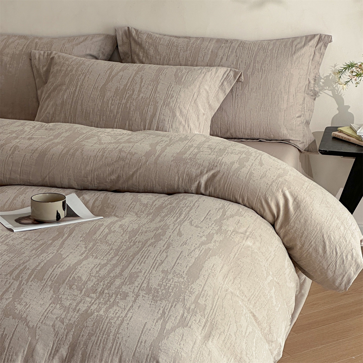 91家纺网 家纺一手货源 找家纺 笙意家纺 2025新款全棉纯棉60水洗亮面浮雕立体提花四件套 里约-金属灰