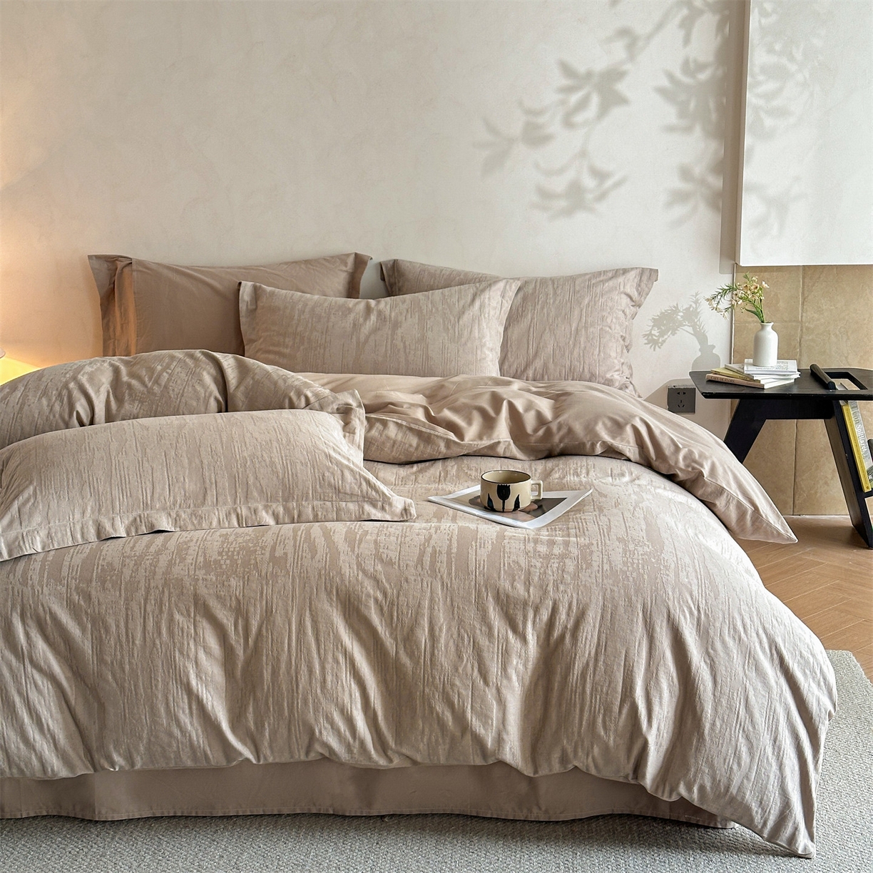 91家纺网 家纺一手货源 找家纺 笙意家纺 2025新款全棉纯棉60水洗亮面浮雕立体提花四件套 里约-金属灰