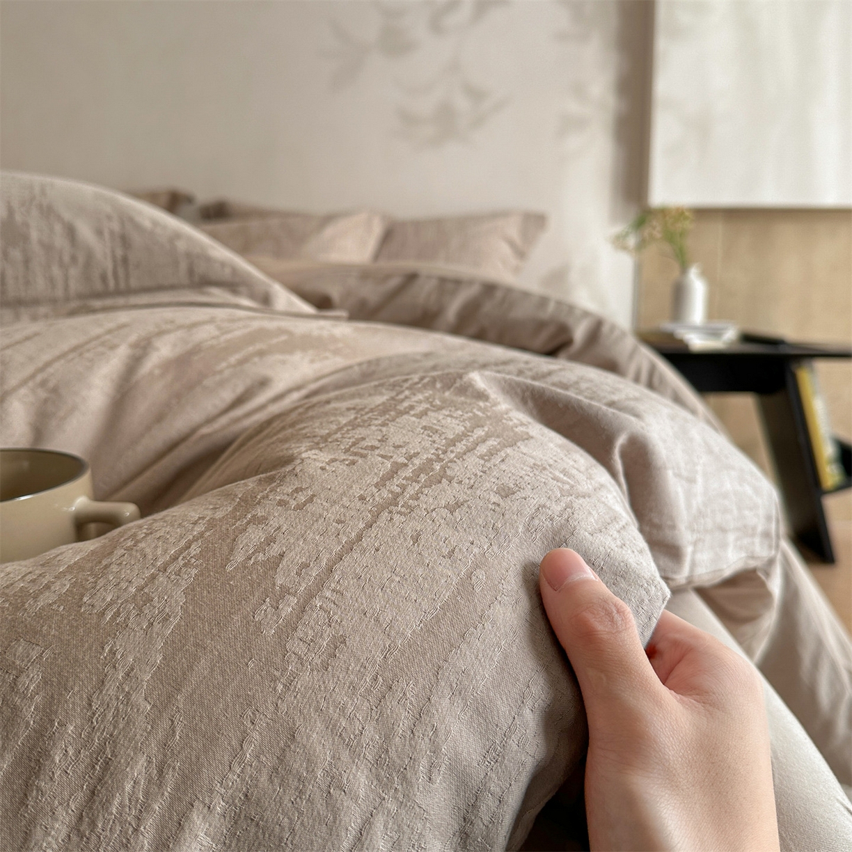 91家纺网 家纺一手货源 找家纺 笙意家纺 2025新款全棉纯棉60水洗亮面浮雕立体提花四件套 里约-金属灰