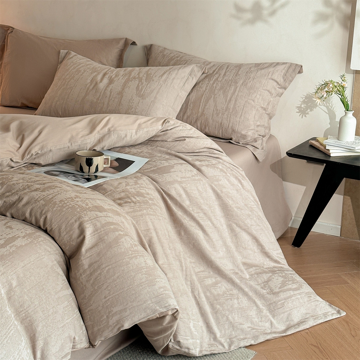 91家纺网 家纺一手货源 找家纺 笙意家纺 2025新款全棉纯棉60水洗亮面浮雕立体提花四件套 里约-金属灰