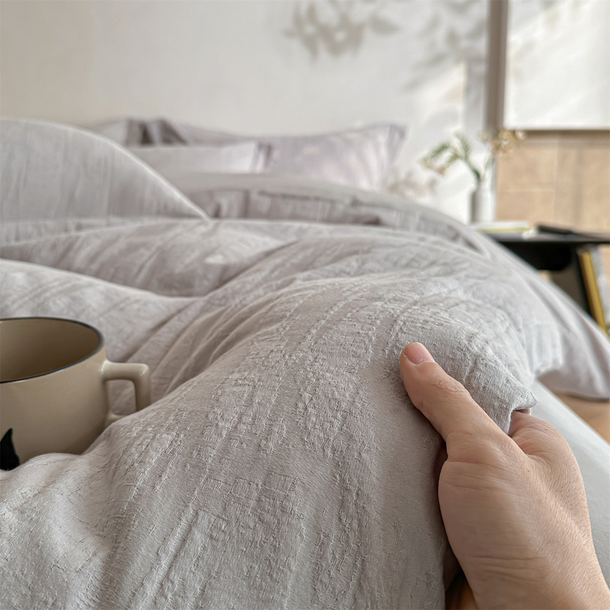 91家纺网 家纺一手货源 找家纺 笙意家纺 2025新款全棉纯棉60水洗亮面浮雕立体提花四件套 里约-银灰