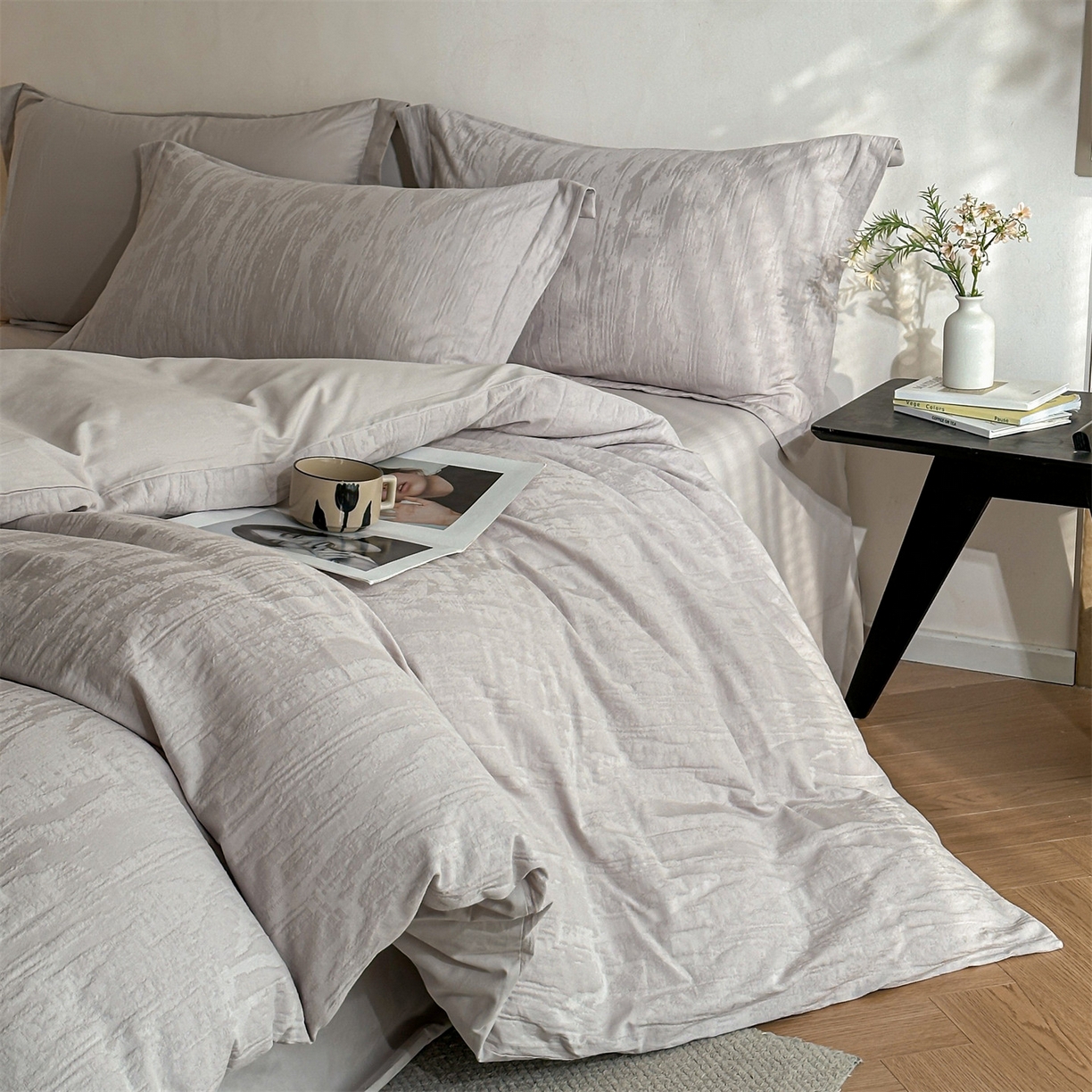 91家纺网 家纺一手货源 找家纺 笙意家纺 2025新款全棉纯棉60水洗亮面浮雕立体提花四件套 里约-银灰