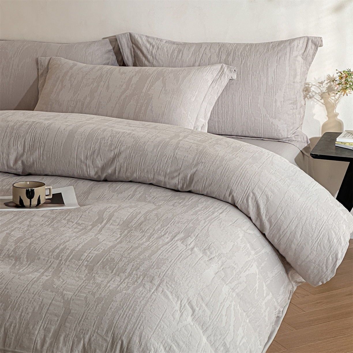 91家纺网 家纺一手货源 找家纺 笙意家纺 2025新款全棉纯棉60水洗亮面浮雕立体提花四件套 里约-银灰