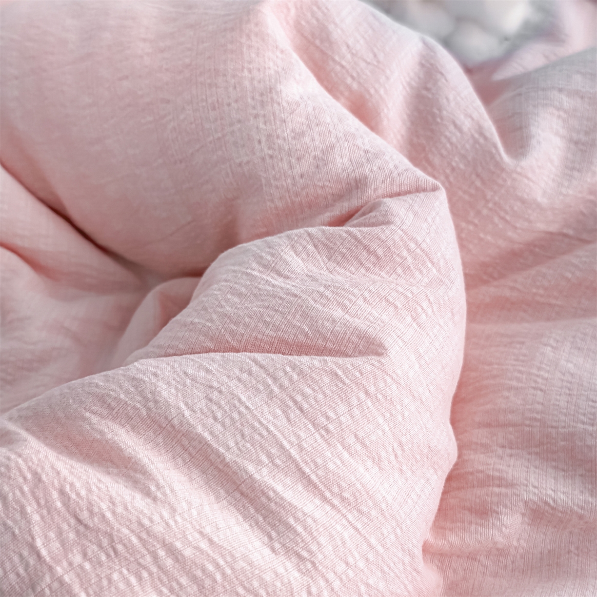 91家纺网 家纺一手货源 找家纺 默忆 2025新款A类木棉皱皱纱棉花被被子被芯 粉色