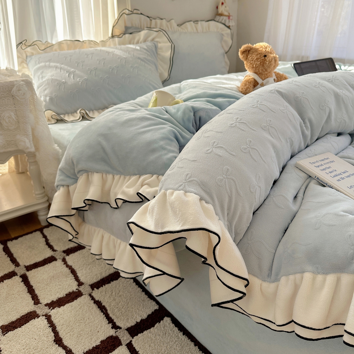 91家纺网 家纺一手货源 找家纺 （总）觅糖家纺 2025雕花绒荷叶边温柔蝴蝶结系列四件套