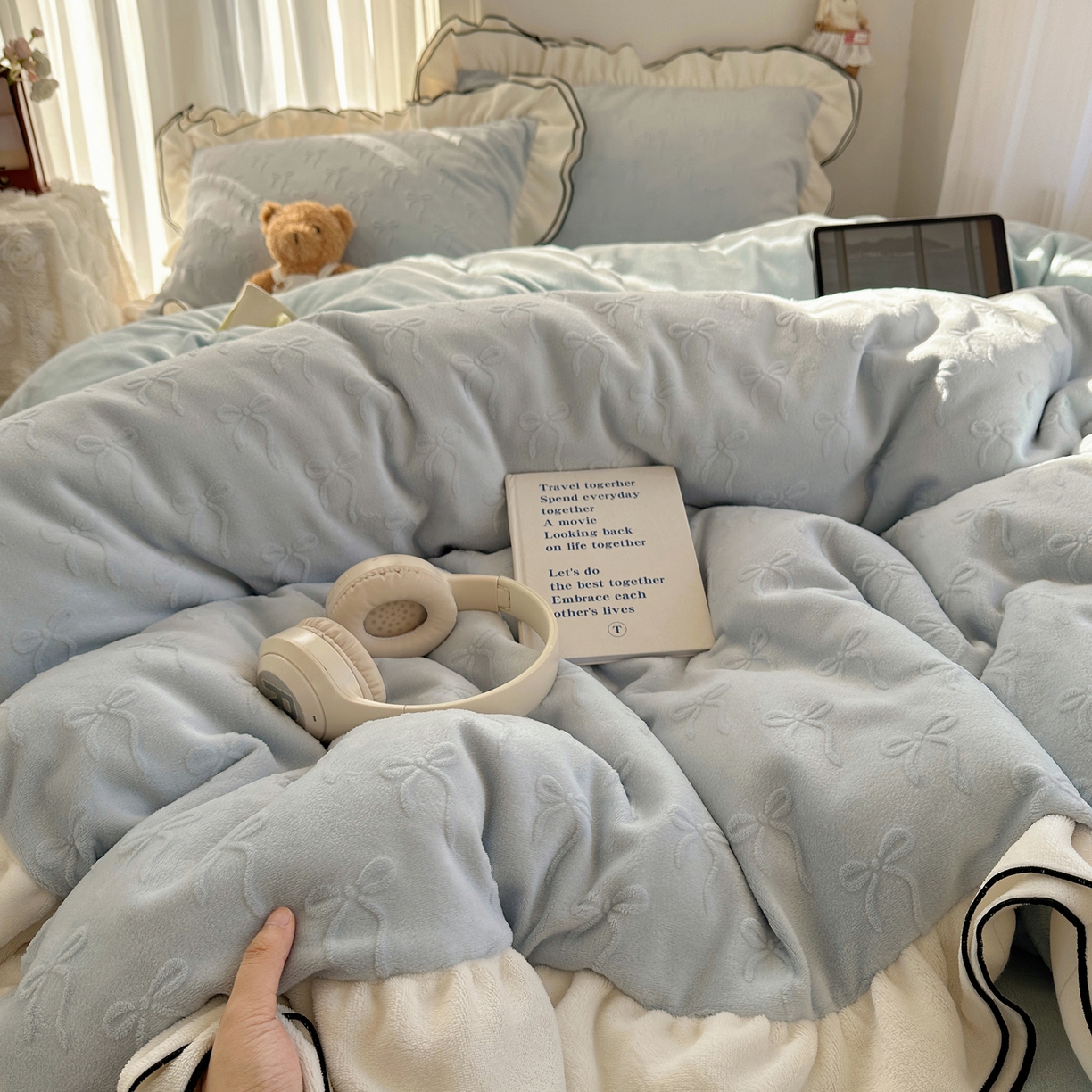 91家纺网 家纺一手货源 找家纺 （总）觅糖家纺 2025雕花绒荷叶边温柔蝴蝶结系列四件套