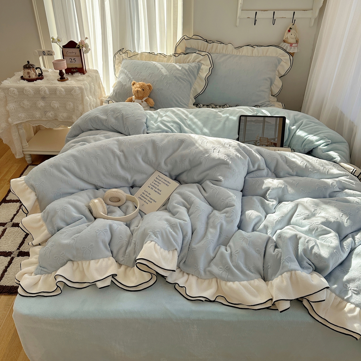 91家纺网 家纺一手货源 找家纺 （总）觅糖家纺 2025雕花绒荷叶边温柔蝴蝶结系列四件套