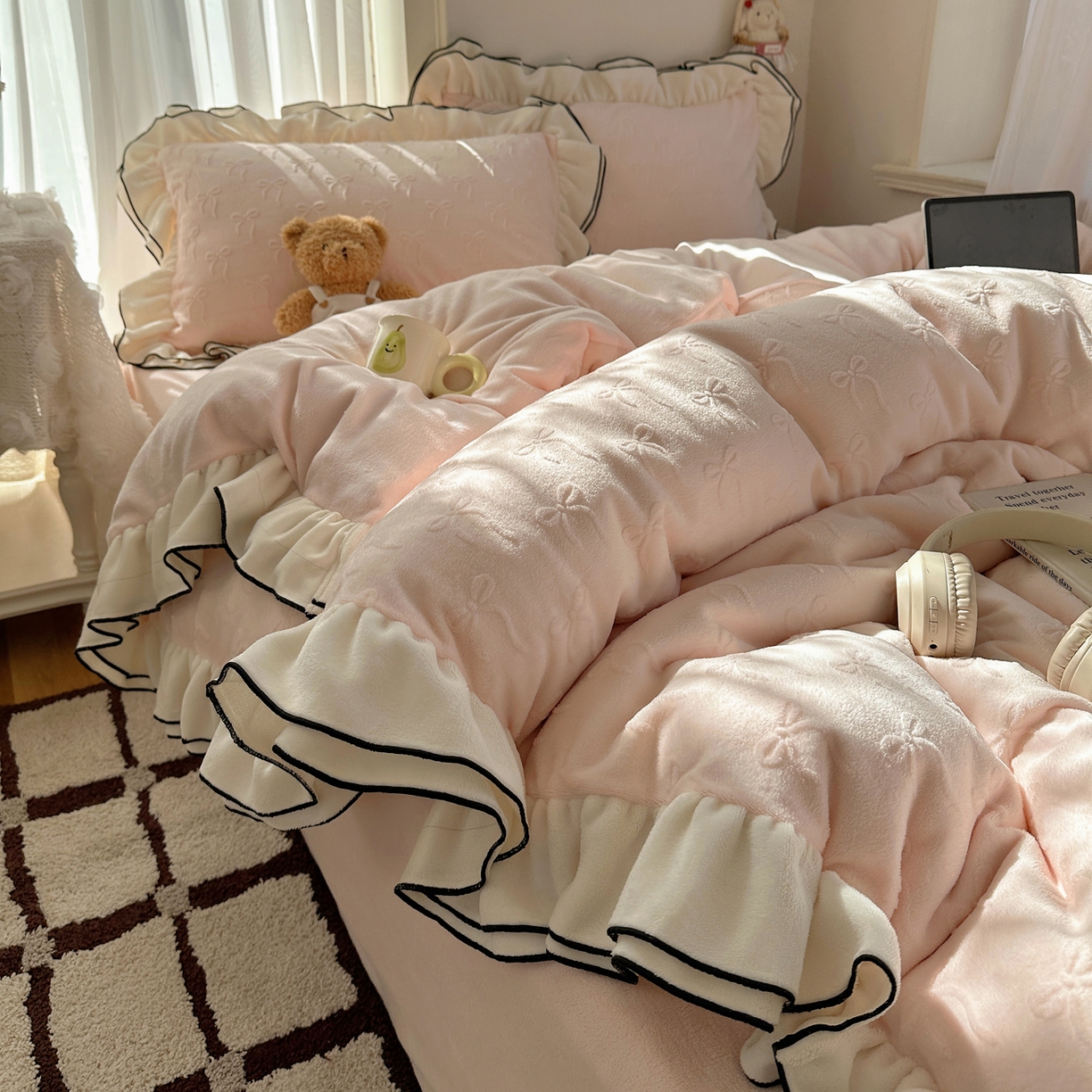 91家纺网 家纺一手货源 找家纺 觅糖家纺 2025雕花绒荷叶边温柔蝴蝶结系列四件套 温柔蝴蝶结-裸粉