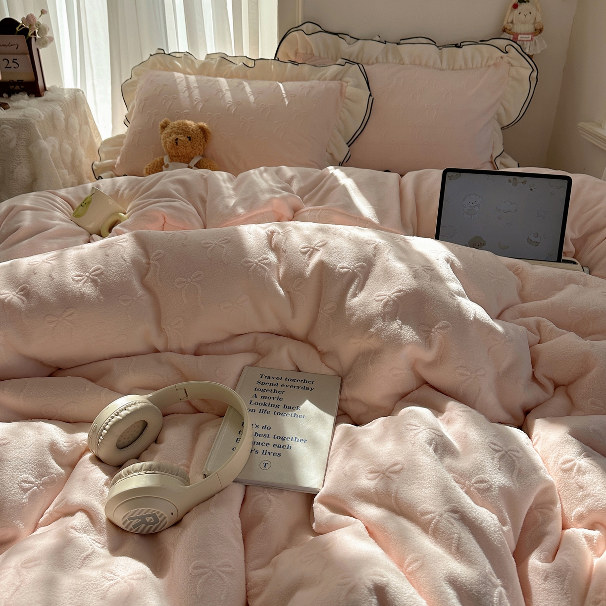 91家纺网 家纺一手货源 找家纺 觅糖家纺 2025雕花绒荷叶边温柔蝴蝶结系列四件套 温柔蝴蝶结-裸粉