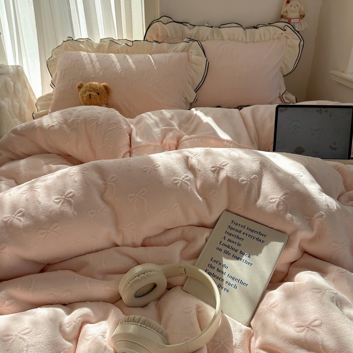 91家纺网 家纺一手货源 找家纺 觅糖家纺 2025雕花绒荷叶边温柔蝴蝶结系列四件套 温柔蝴蝶结-裸粉