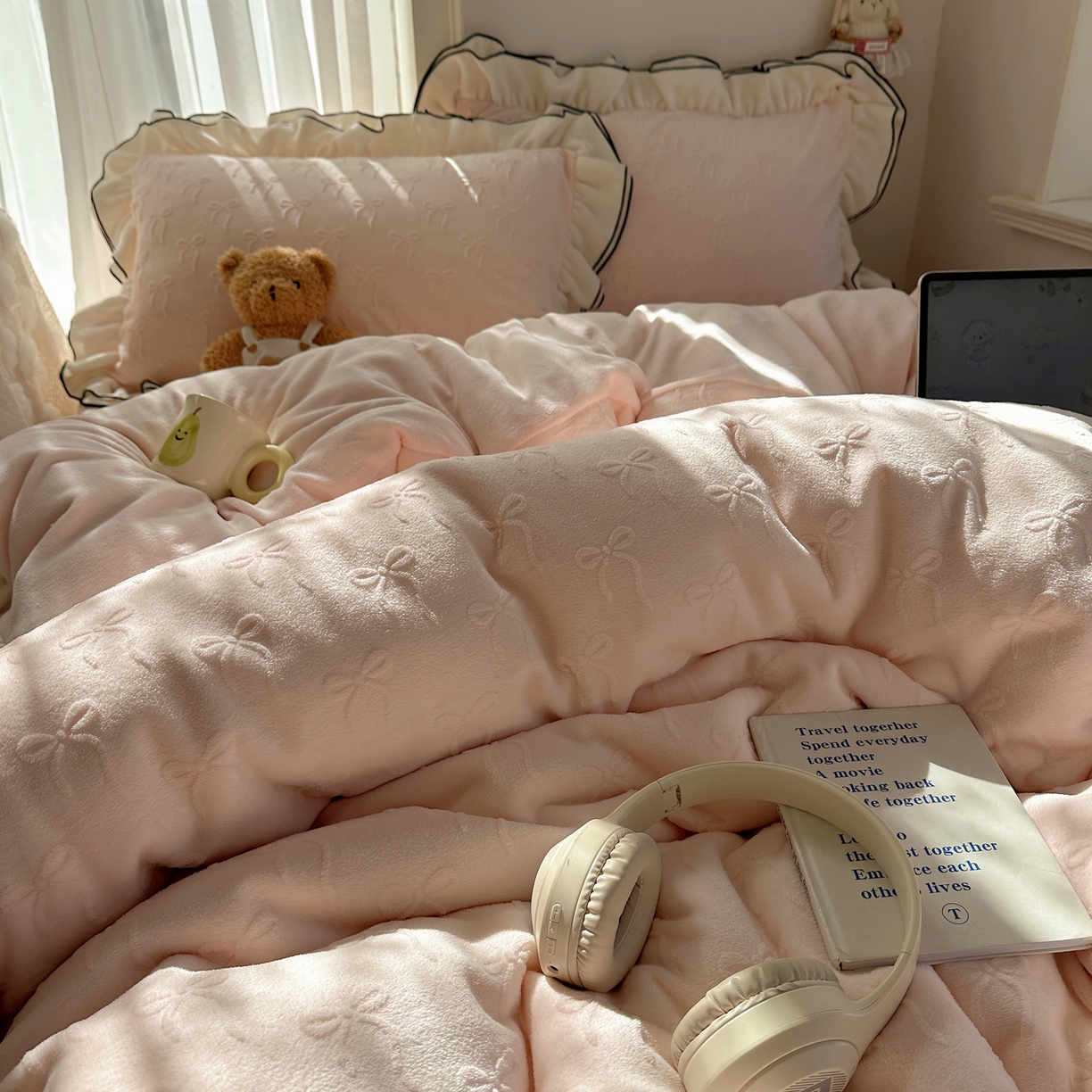 91家纺网 家纺一手货源 找家纺 觅糖家纺 2025雕花绒荷叶边温柔蝴蝶结系列四件套 温柔蝴蝶结-裸粉