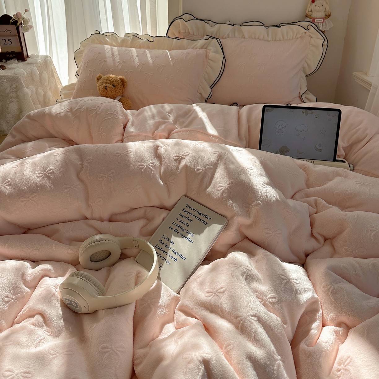 91家纺网 家纺一手货源 找家纺 觅糖家纺 2025雕花绒荷叶边温柔蝴蝶结系列四件套 温柔蝴蝶结-裸粉