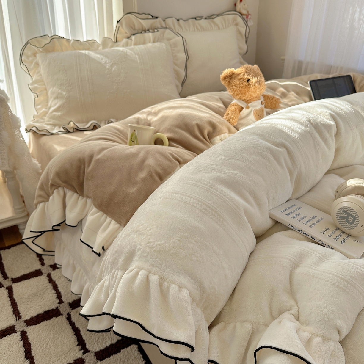 91家纺网 家纺一手货源 找家纺 （总）觅糖家纺 2025雕花绒荷叶边温柔蝴蝶结系列四件套