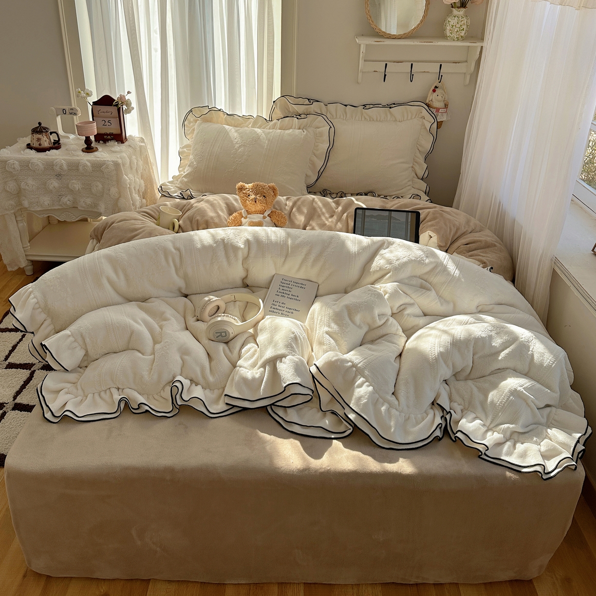 91家纺网 家纺一手货源 找家纺 觅糖家纺 2025雕花绒荷叶边温柔蝴蝶结系列四件套 温柔蝴蝶结-奶白