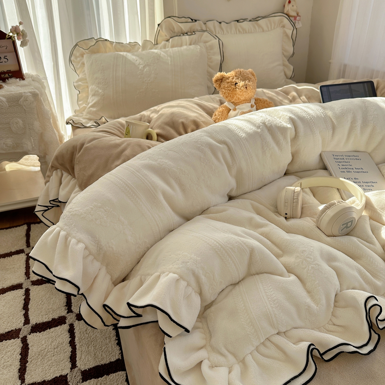 91家纺网 家纺一手货源 找家纺 觅糖家纺 2025雕花绒荷叶边温柔蝴蝶结系列四件套 温柔蝴蝶结-奶白