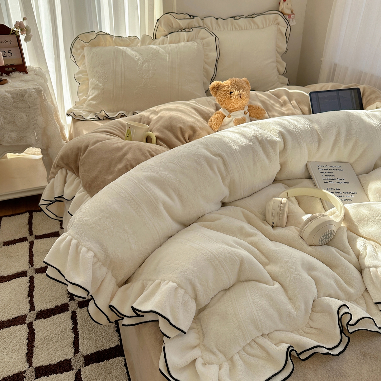 91家纺网 家纺一手货源 找家纺 觅糖家纺 2025雕花绒荷叶边温柔蝴蝶结系列四件套 温柔蝴蝶结-奶白