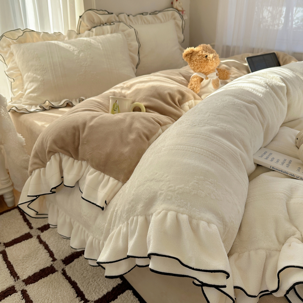 91家纺网 家纺一手货源 找家纺 觅糖家纺 2025雕花绒荷叶边温柔蝴蝶结系列四件套 温柔蝴蝶结-奶白