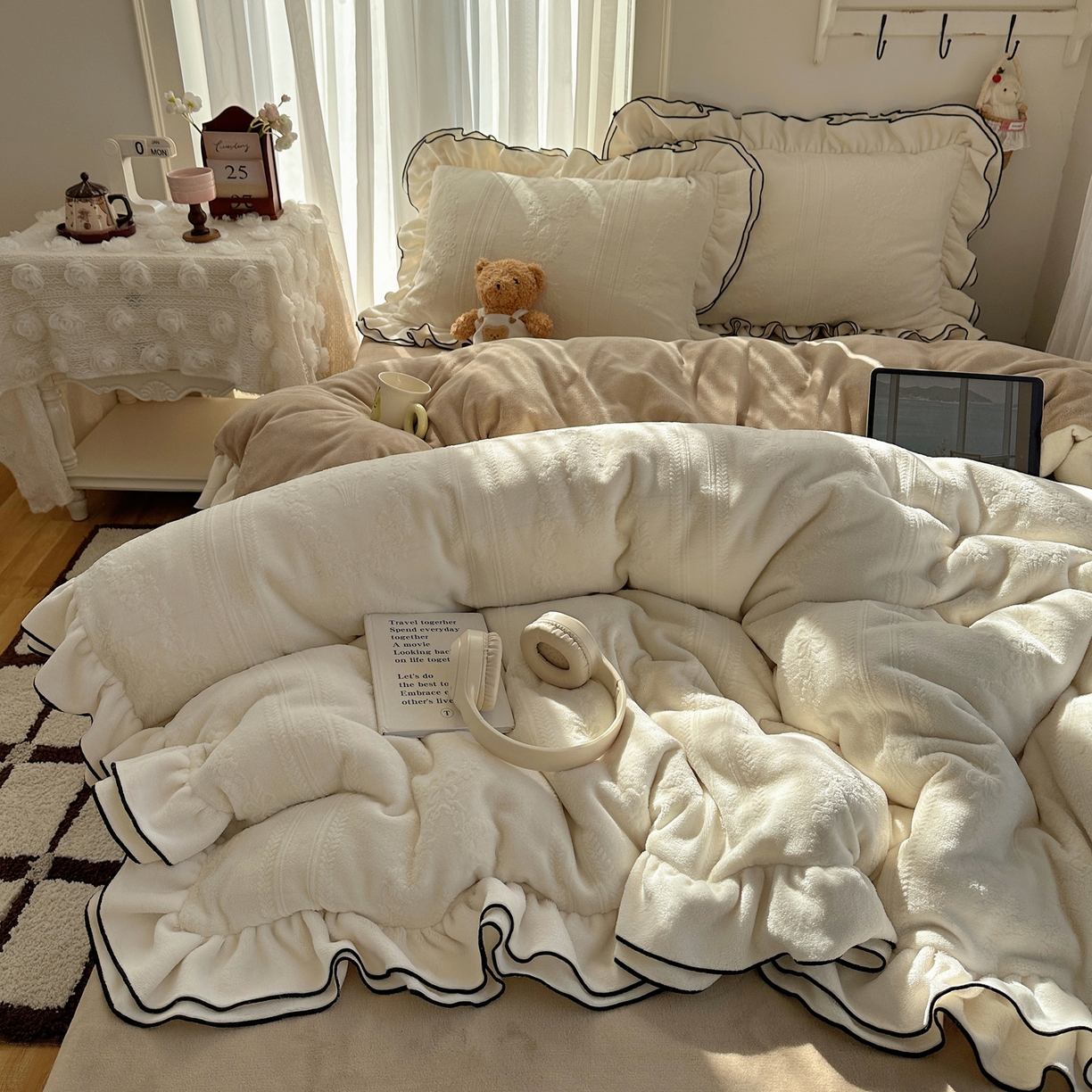 91家纺网 家纺一手货源 找家纺 觅糖家纺 2025雕花绒荷叶边温柔蝴蝶结系列四件套 温柔蝴蝶结-奶白