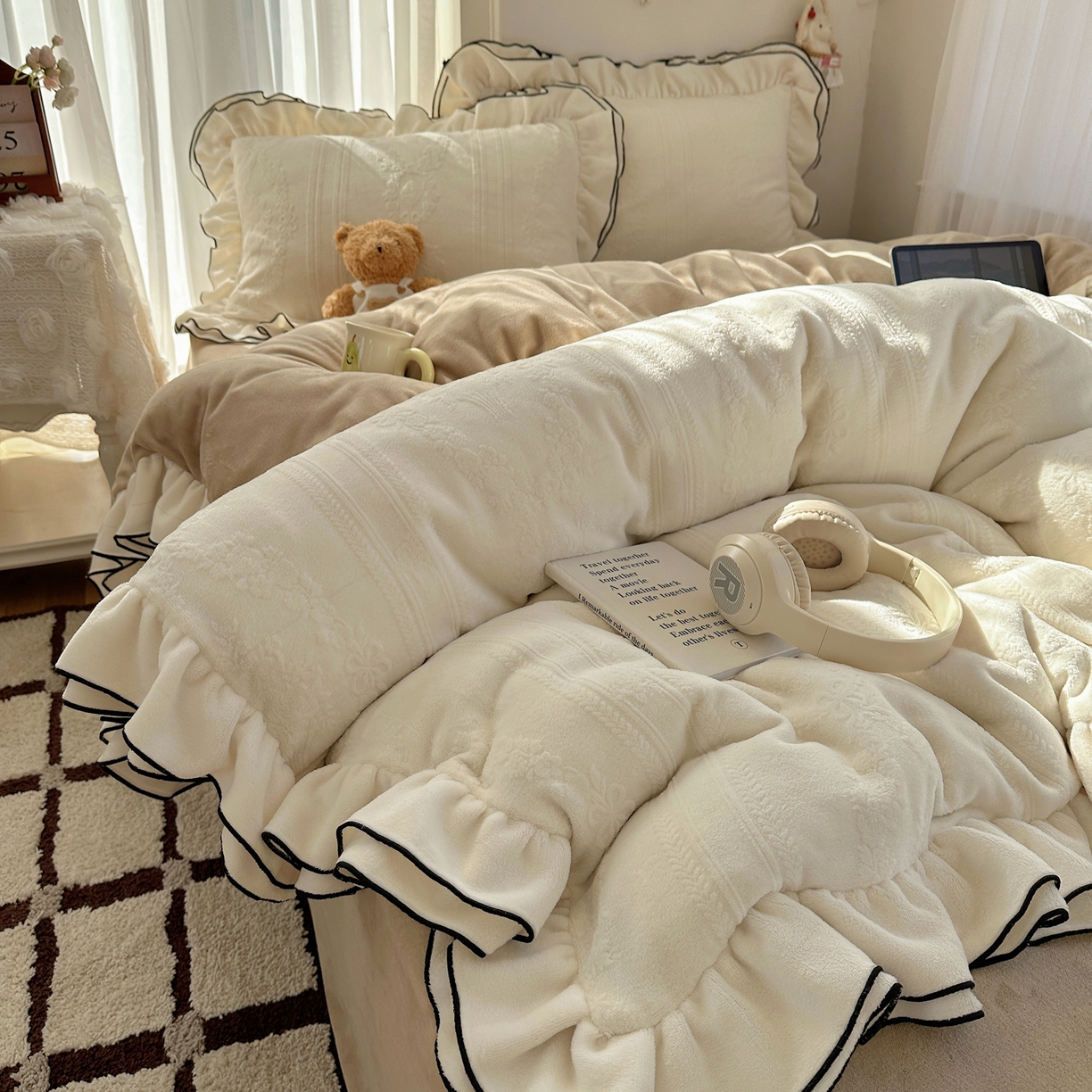 91家纺网 家纺一手货源 找家纺 觅糖家纺 2025雕花绒荷叶边温柔蝴蝶结系列四件套 温柔蝴蝶结-奶白