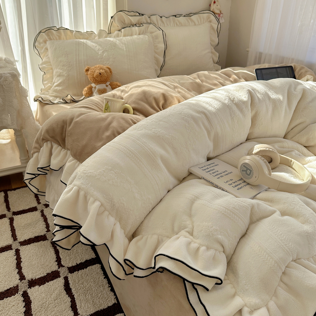 91家纺网 家纺一手货源 找家纺 觅糖家纺 2025雕花绒荷叶边温柔蝴蝶结系列四件套 温柔蝴蝶结-奶白