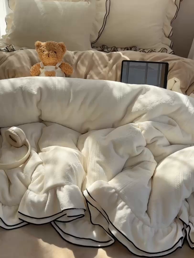 91家纺网 家纺一手货源 找家纺 觅糖家纺 2025雕花绒荷叶边温柔蝴蝶结系列四件套 温柔蝴蝶结-奶白