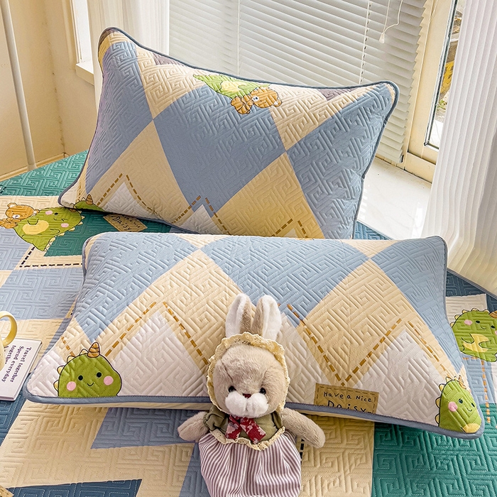 91家纺网 家纺一手货源 找家纺 羽爱家纺 2025新款A类全棉印花水洗床盖四件套系列 菱形恐龙