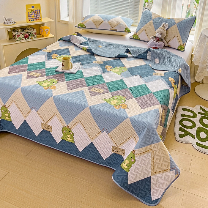 91家纺网 家纺一手货源 找家纺 羽爱家纺 2025新款A类全棉印花水洗床盖四件套系列 菱形恐龙