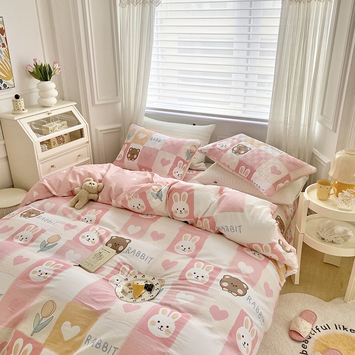 91家纺网 家纺一手货源 找家纺 羽爱家纺 2025新款A类全棉印花水洗床盖四件套系列 奶油兔